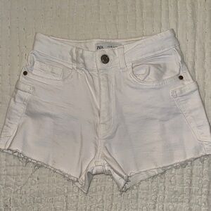 Zara White Jean Shorts Chic Summer Essential